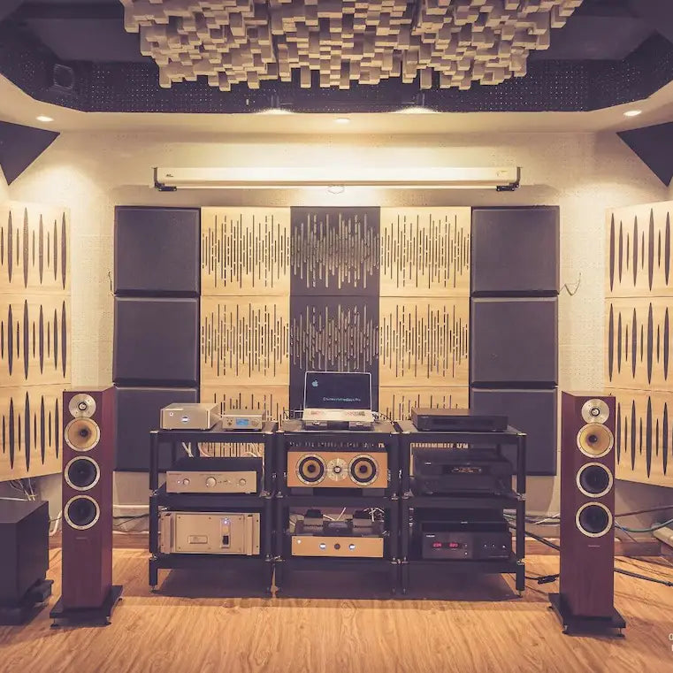 Ceiling Corner Bass Trap «Triangle» | 42x42x42cm Foam